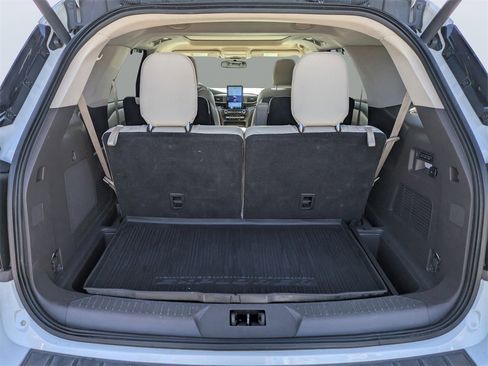 Used 2020 Ford Explorer Platinum w/ Premium Technology Package image 12