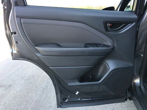 Certified 2025 Subaru Forester Premium w/ Protection Package image 21