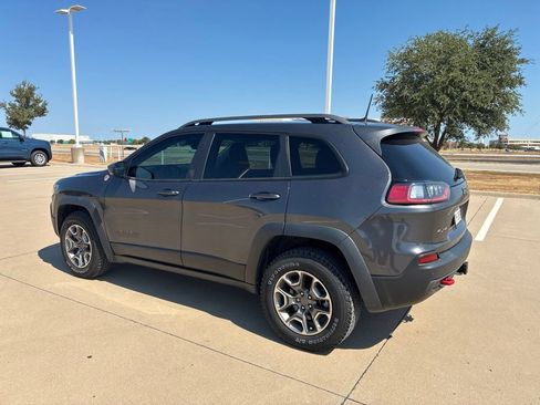 Used 2021 Jeep Cherokee Trailhawk w/ Trailer Tow Group AWD/4WD image 3