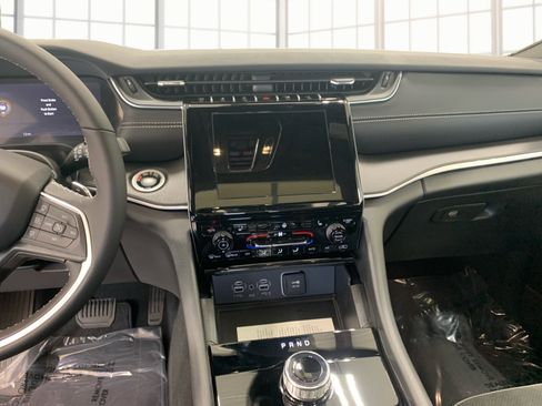 New 2025 Jeep Grand Cherokee L Altitude image 13