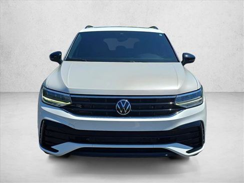 Used 2024 Volkswagen Tiguan SE R-Line FWD image 2