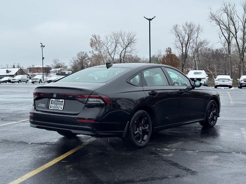 Certified 2025 Honda Accord SE image 3