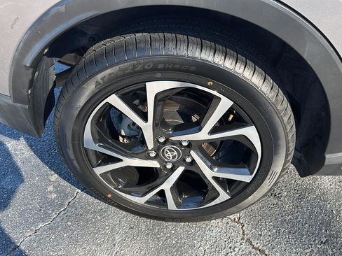 Used 2019 Toyota C-HR Limited image 31