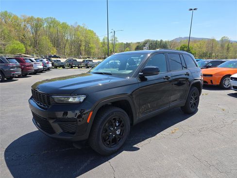 New 2025 Jeep Grand Cherokee Altitude AWD/4WD image 8