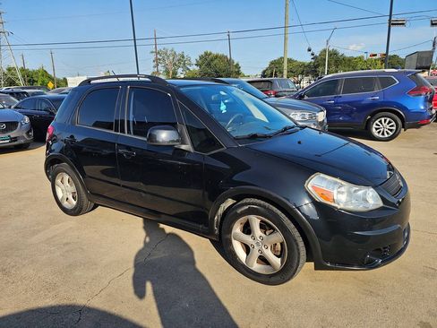 Used 2009 Suzuki SX4 Hatchback FWD image 3