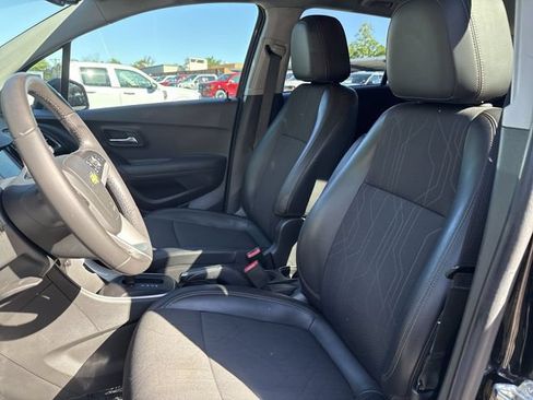Used 2019 Chevrolet Trax LT w/ LT Convenience Package AWD/4WD image 11