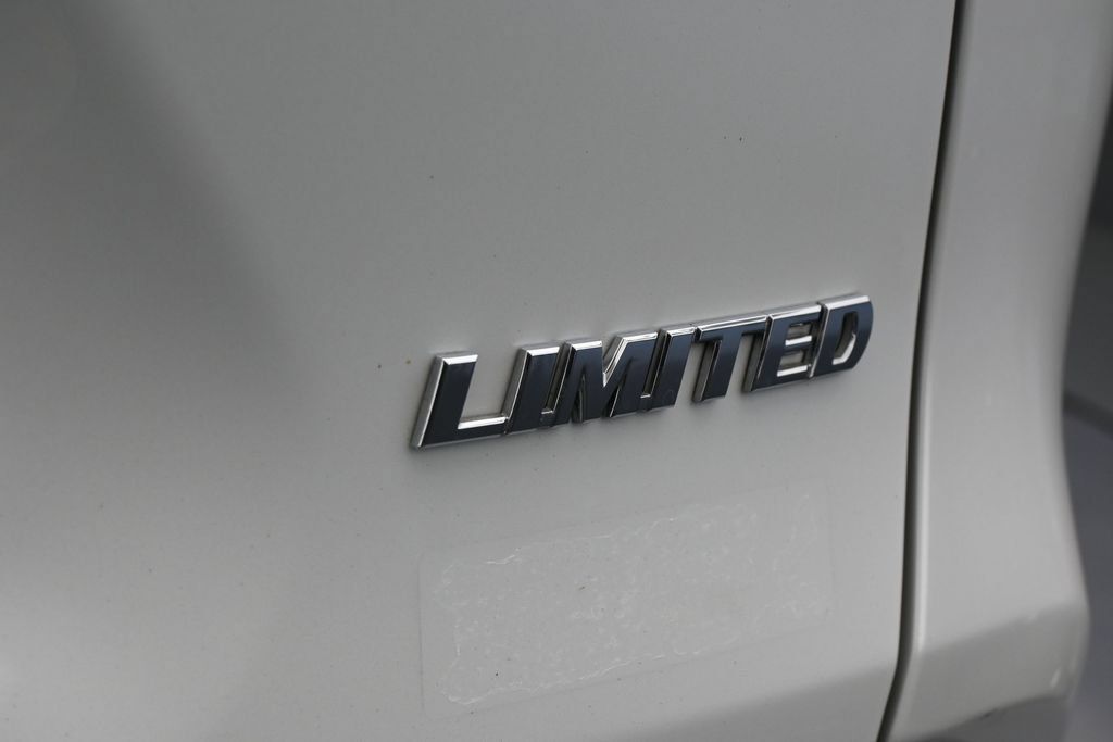 Used 2023 Toyota RAV4 Limited FWD image 33