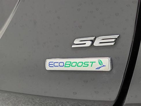Used 2017 Ford Fusion SE w/ Fusion SE Technology Package image 6