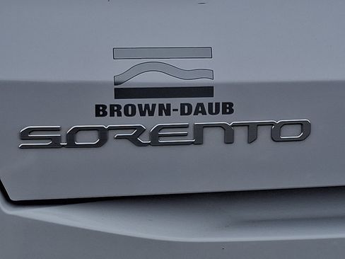 Certified 2025 Kia Sorento S w/ Panoramic Sunroof Package image 29