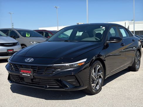 Used 2024 Hyundai Elantra SEL w/ Convenience Package image 2