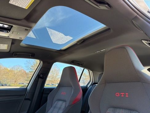 Used 2024 Volkswagen GTI SE image 21