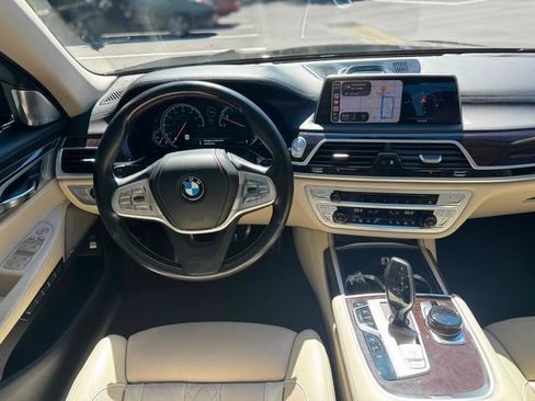 Used 2017 BMW 750i RWD image 33
