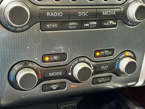 Used 2020 Nissan Pathfinder SL image 18