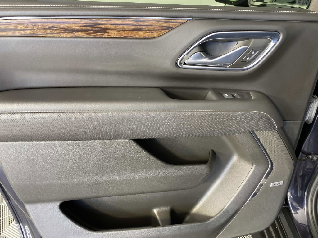 Used 2023 Chevrolet Suburban Premier AWD/4WD image 27