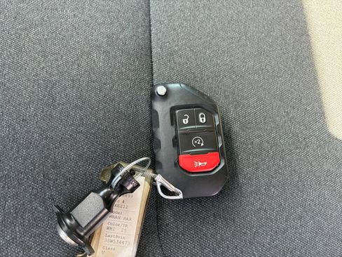 Used 2025 Jeep Wrangler Unlimited Sahara AWD/4WD image 24