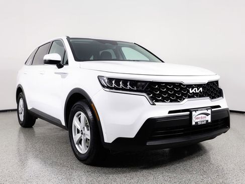 Used 2022 Kia Sorento LX image 11