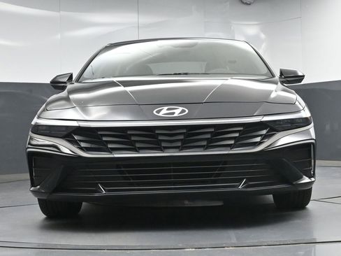 Used 2025 Hyundai Elantra Sport FWD image 21