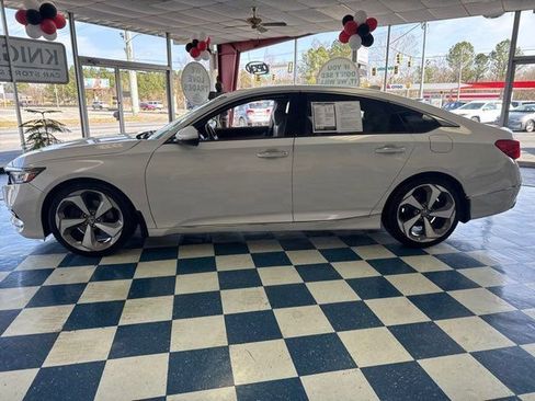 Used 2019 Honda Accord Touring image 4