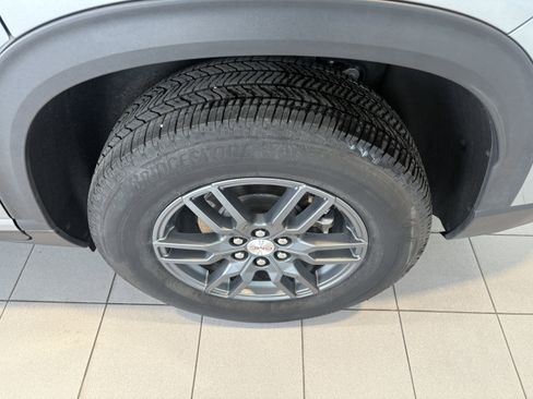 Used 2025 GMC Acadia Elevation image 6