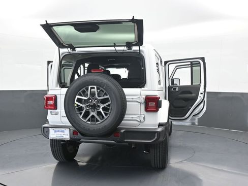 Used 2025 Jeep Wrangler Sahara AWD/4WD image 72