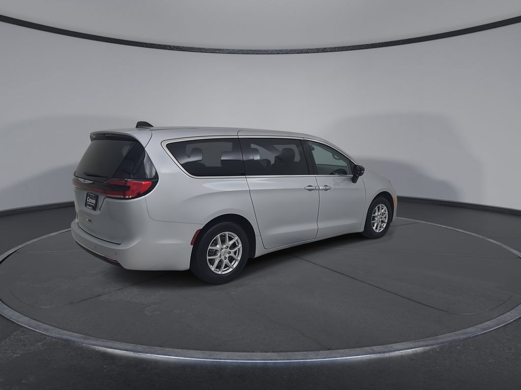 Certified 2024 Chrysler Pacifica Touring-L FWD image 17