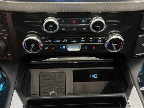 Used 2026 Ford F450 Platinum w/ FX4 Off-Road Package AWD/4WD image 25