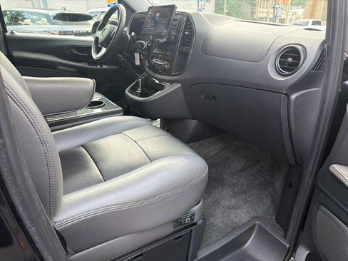 Used 2019 Mercedes-Benz Metris Passenger image 25