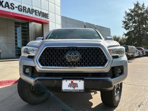 Used 2018 Toyota Tacoma TRD Off-Road AWD/4WD image 3