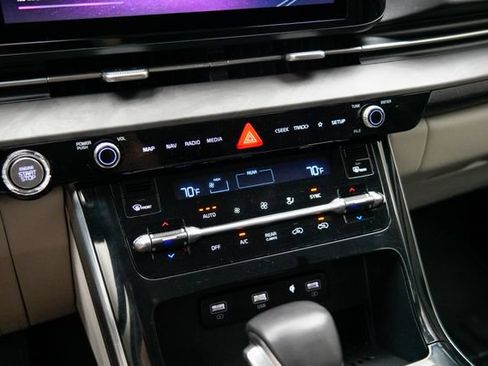 Used 2022 Kia Carnival EX FWD image 30