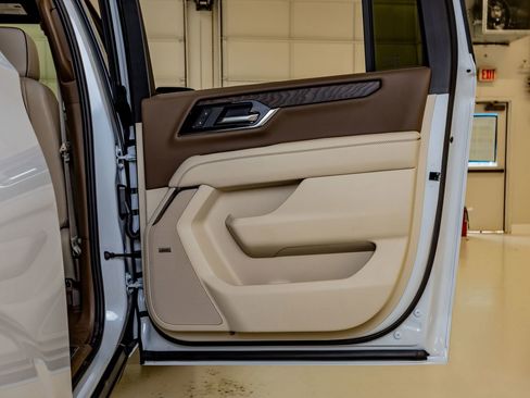 Used 2026 GMC Yukon XL Denali w/ LPO, Floor Liner Package image 38