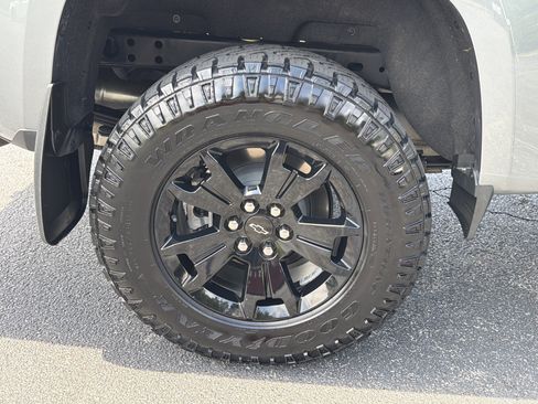 Used 2022 Chevrolet Colorado LT AWD/4WD image 17