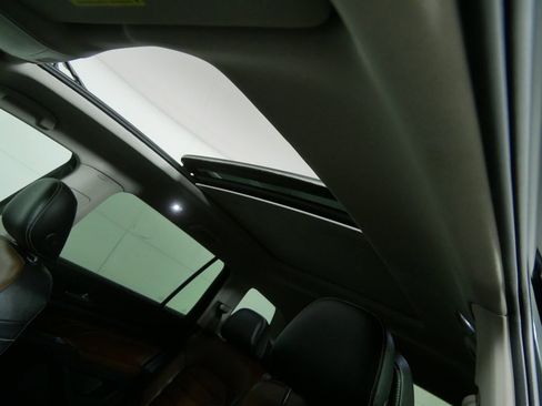 Used 2021 Volkswagen Atlas SEL Premium image 12