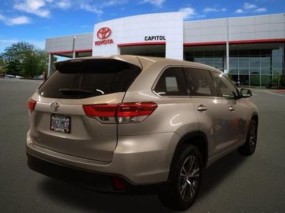 Used 2017 Toyota Highlander LE