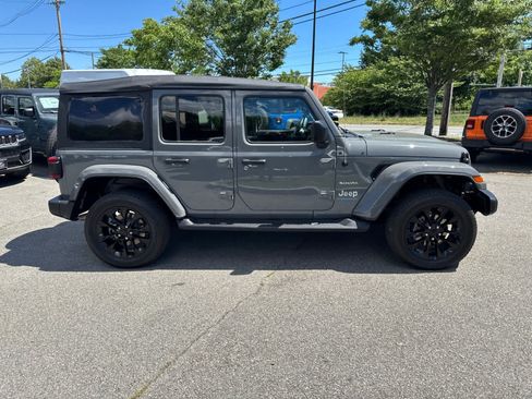 Used 2023 Jeep Wrangler Unlimited Sahara w/ Cold Weather Group AWD/4WD image 7