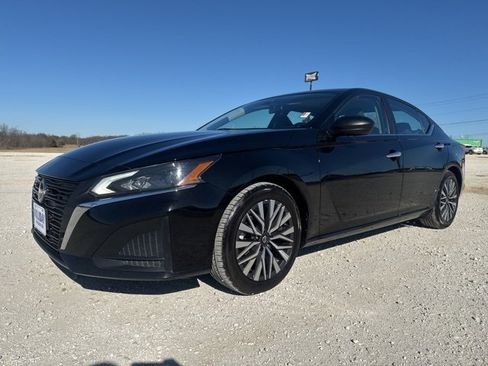 Used 2024 Nissan Altima 2.5 SV image 1