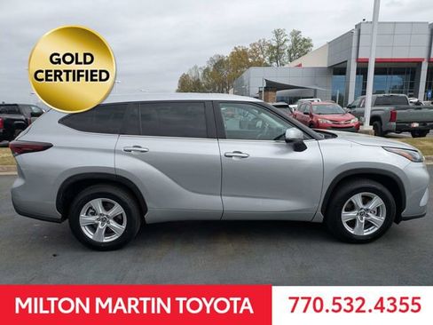 Certified 2024 Toyota Highlander LE FWD image 3