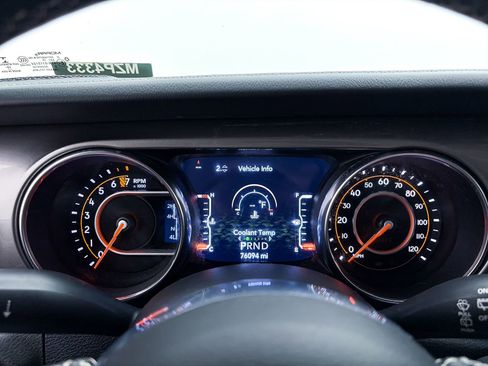 Used 2019 Jeep Wrangler Unlimited Sahara AWD/4WD image 30
