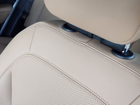 New 2026 Land Rover Defender 110 X-Dynamic SE image 16