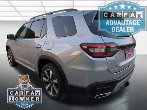 Used 2025 Honda Pilot Touring image 2