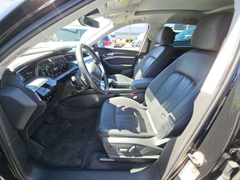 Used 2022 Audi e-tron Premium Plus w/ Premium Plus Package AWD/4WD image 7