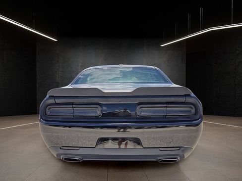 Used 2015 Dodge Challenger SXT RWD image 6