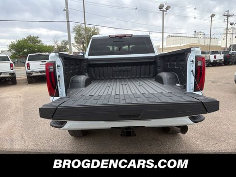 New 2026 GMC Sierra 3500 Denali Ultimate w/ LPO, Black Badging Package AWD/4WD image 9
