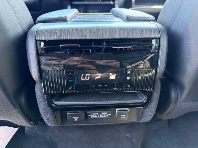 Used 2024 Jeep Wagoneer L Series II w/ Flexible Seating Group RWD image 23