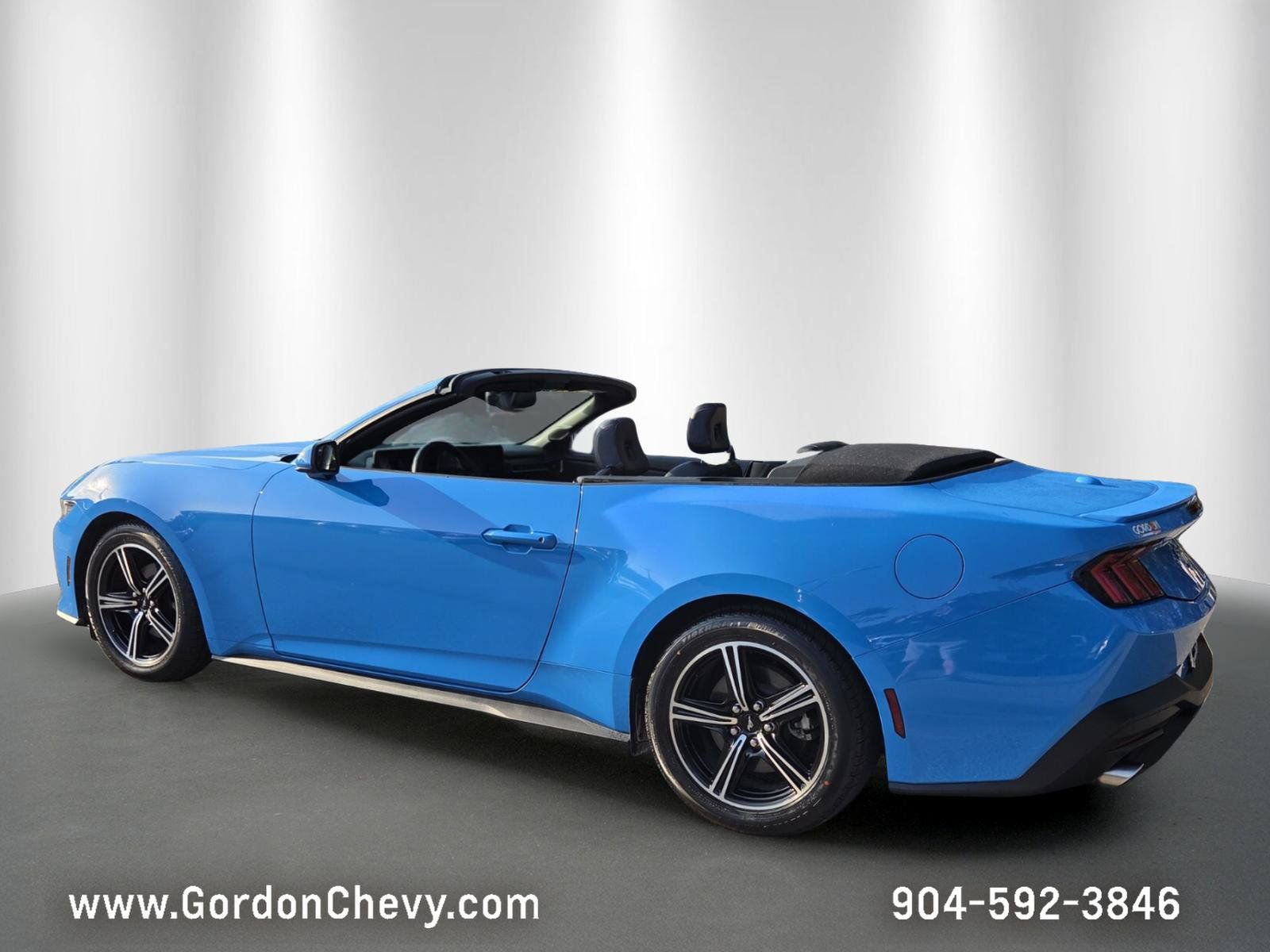 Used 2025 Ford Mustang Premium RWD image 3