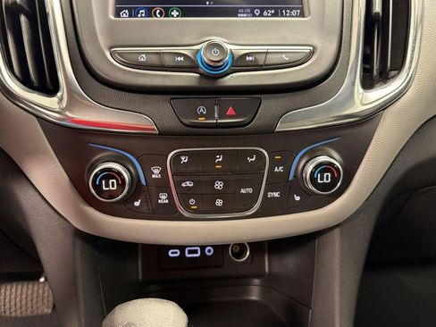 Used 2022 Chevrolet Equinox LT FWD image 19