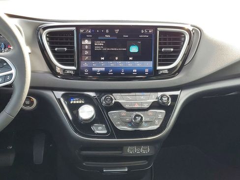 Used 2025 Chrysler Pacifica Select FWD image 28