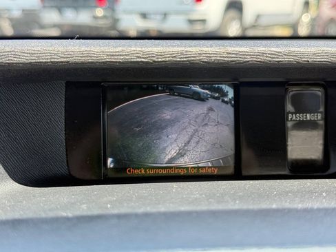 Used 2011 Toyota Sienna LE w/ Towing Pkg FWD image 15