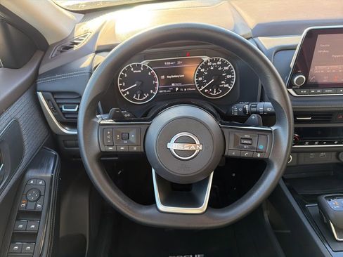 Used 2023 Nissan Rogue SV image 22