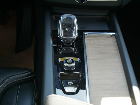 New 2026 Volvo XC60 B5 Ultra w/ Climate Package AWD/4WD image 9