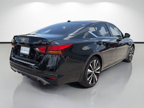 Used 2020 Nissan Altima 2.5 SR w/ Premium Package FWD image 3